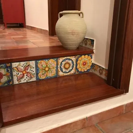L'arco Di Tufo Apartment *